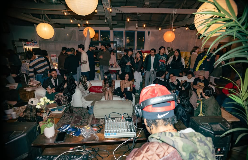 A crowd enjoys a night of music at Safariii Camp. (Photo: Icey Secoquian)